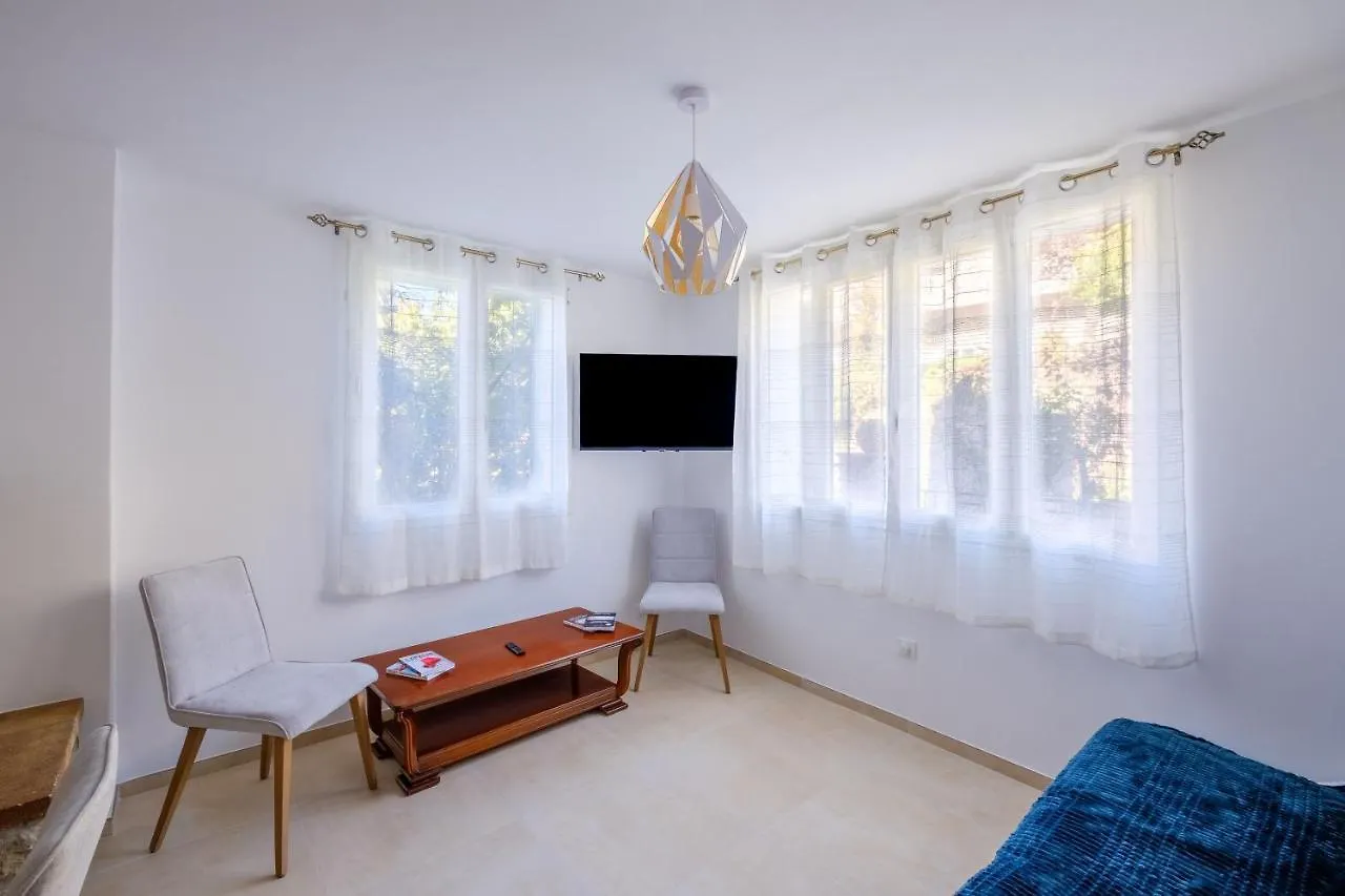 Jolie Maison Luceram Holiday home