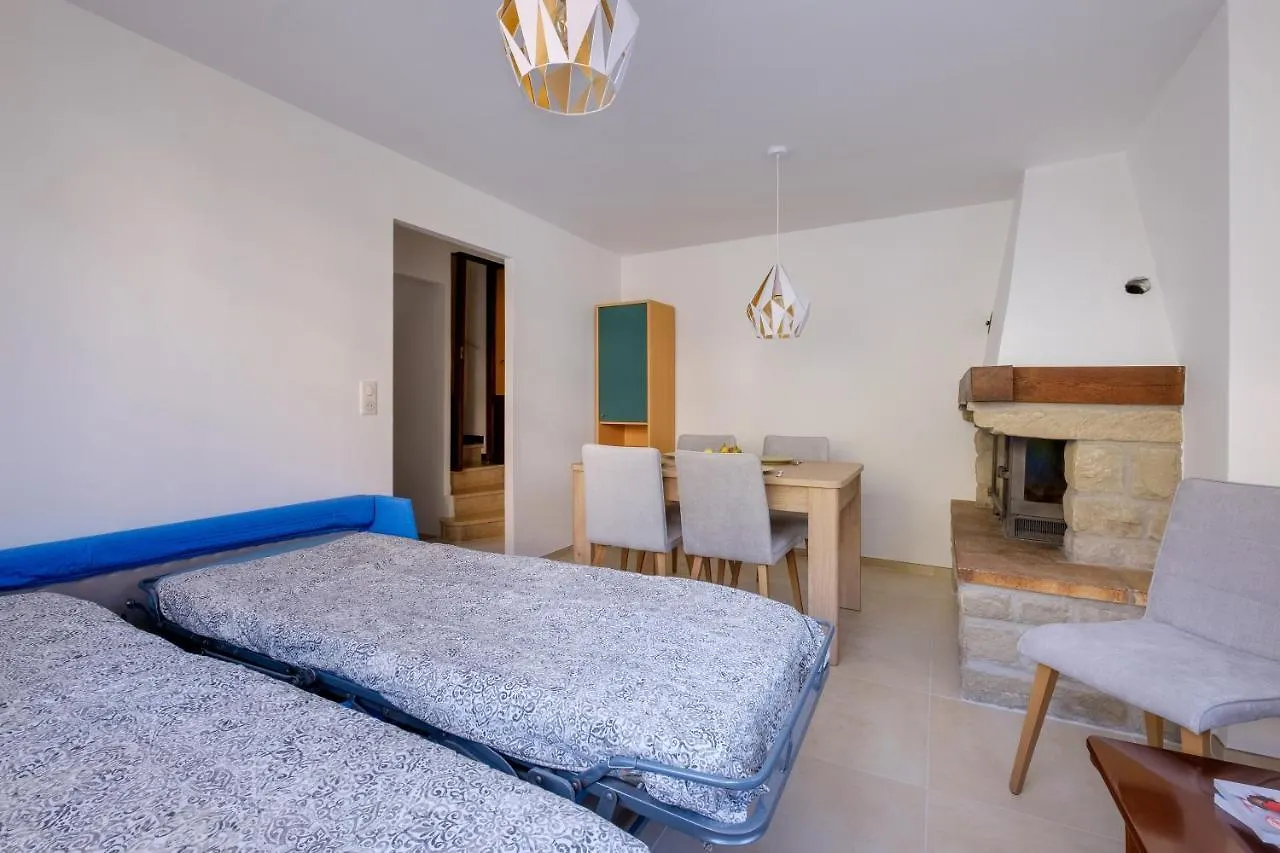 Jolie Maison Lucéram 0*,